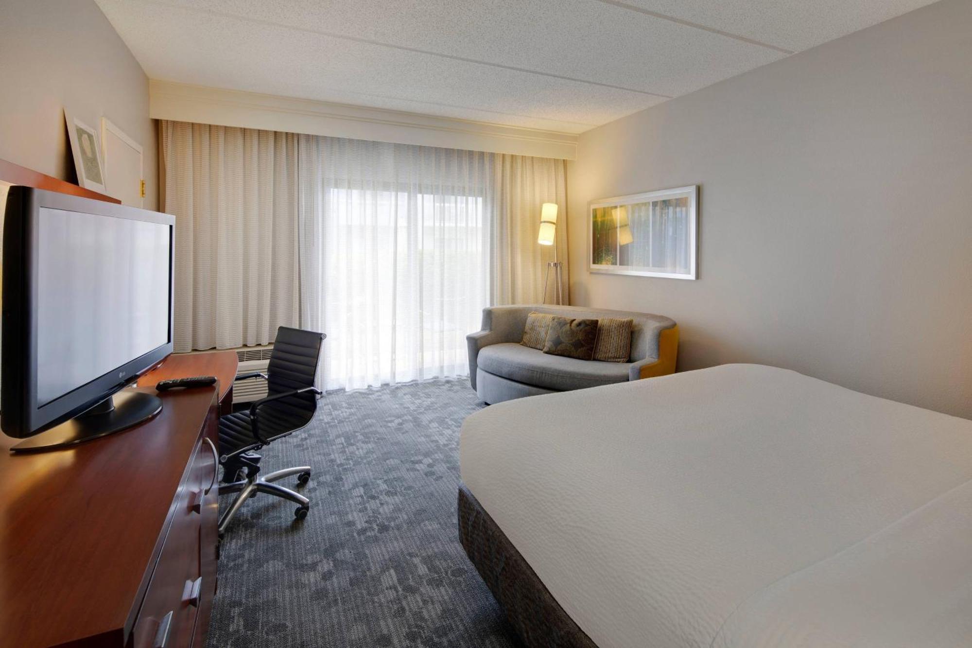 Courtyard By Marriott Atlanta Windy Hill/Ballpark Смирна Екстер'єр фото