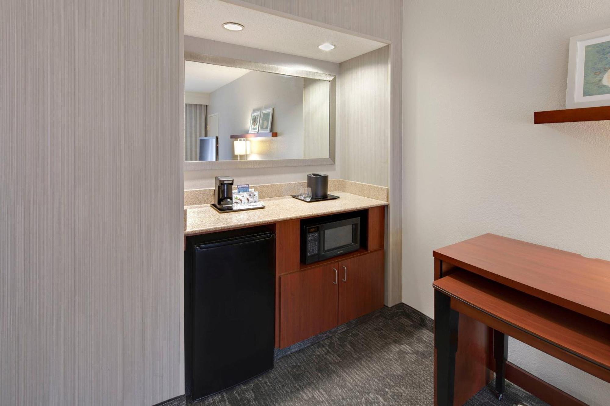 Courtyard By Marriott Atlanta Windy Hill/Ballpark Смирна Екстер'єр фото