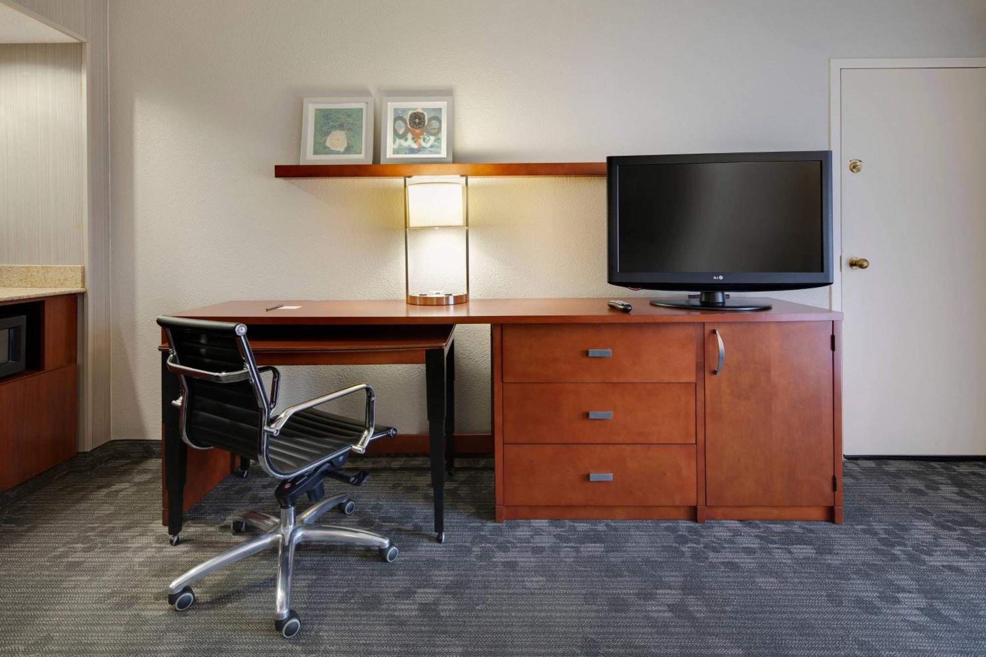 Courtyard By Marriott Atlanta Windy Hill/Ballpark Смирна Екстер'єр фото