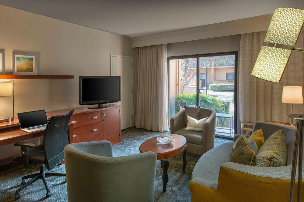 Courtyard By Marriott Atlanta Windy Hill/Ballpark Смирна Екстер'єр фото